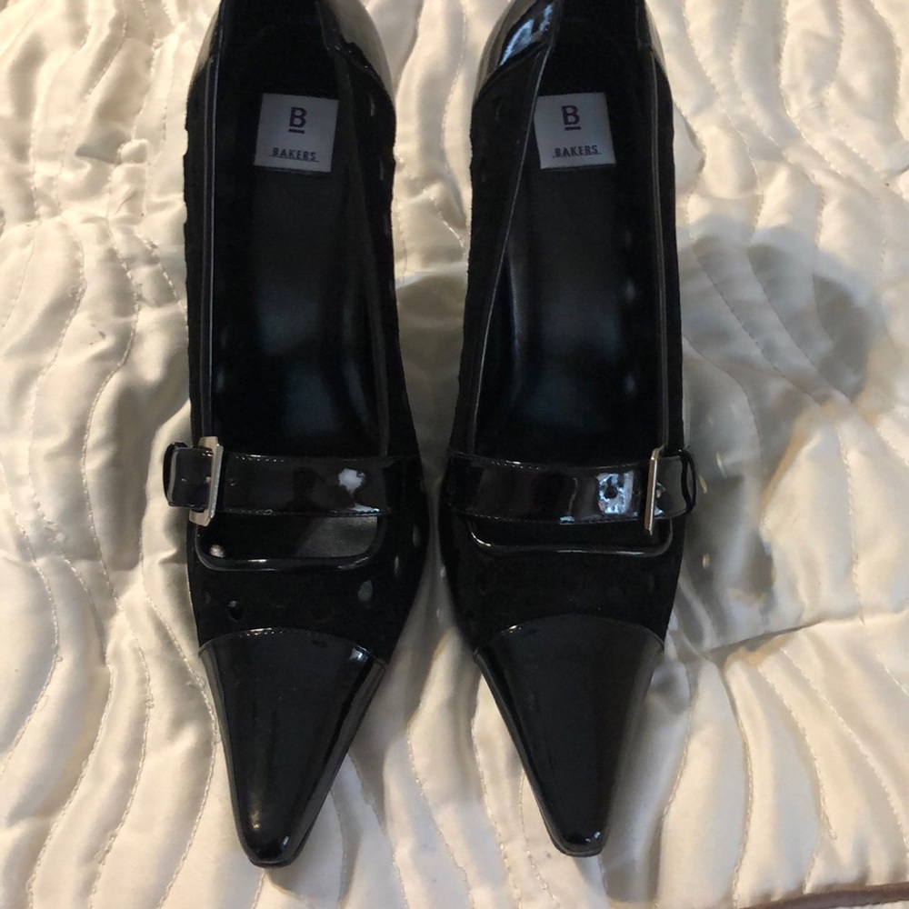 Bakers black pumps